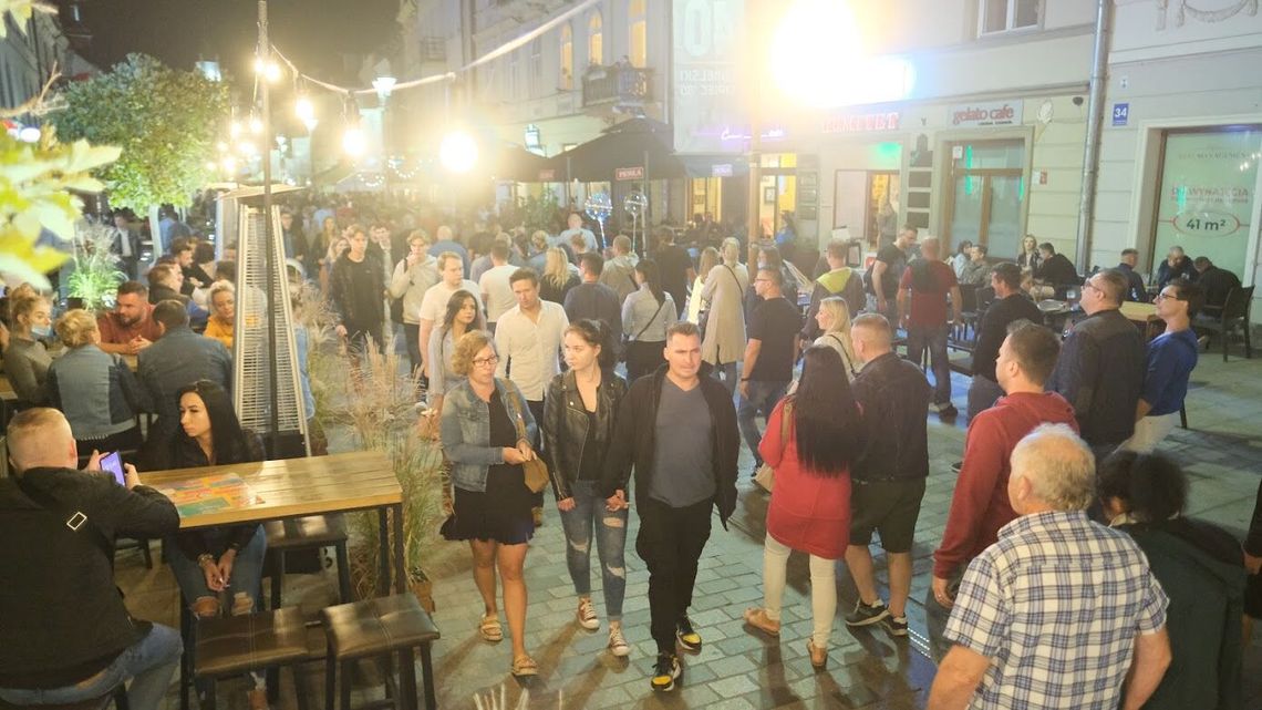 Chcą zjeść i wypić na deptaku całą dobę. Zaskakujący finał w sprawie petycji przedsiębiorców