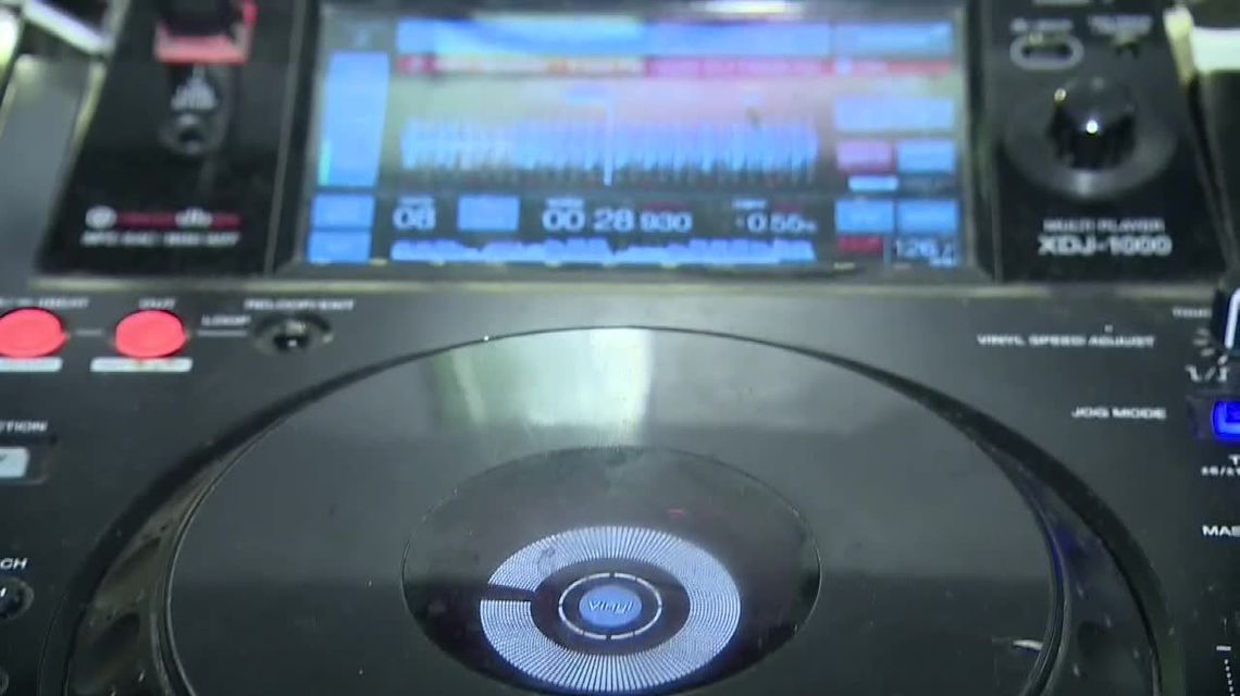 „Chcemy normalnie zacząć pracować, a nie z kimś wojować”. Właściciele otworzą wieczorem klub mimo obostrzeń