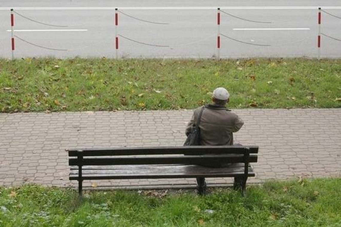 Chcesz usiąść, to noś stołeczek. Gdzie podziały się osiedlowe ławki?