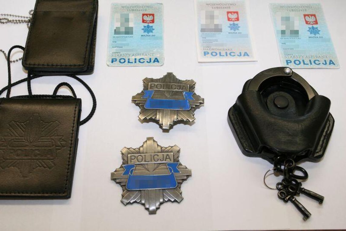 Chciał być policjantem. Podrobił odznakę i poszedł do szkoły Chciał być policjantem. Podrobił odznakę i poszedł do szkoły