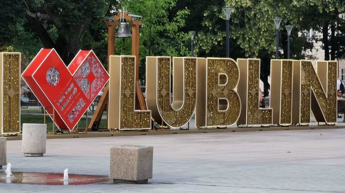 Chciał mieć nietypowe zdjęcie z napisem "I love Lublin". Dostał mandat Chciał mieć nietypowe zdjęcie z napisem "I love Lublin". Dostał mandat