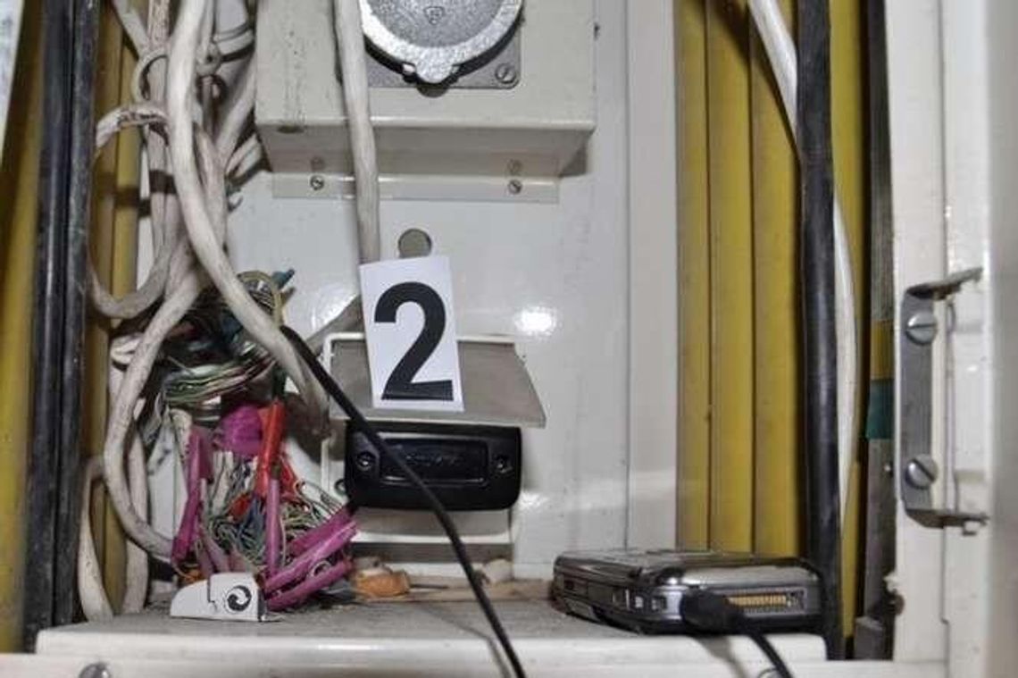 Chciał podładować komórkę, włamał się do skrzynki w bloku