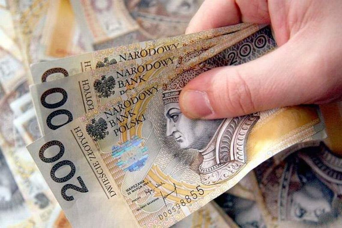 Chciał pomóc. Oddał 24 tys. zł, dostał chusteczki higieniczne