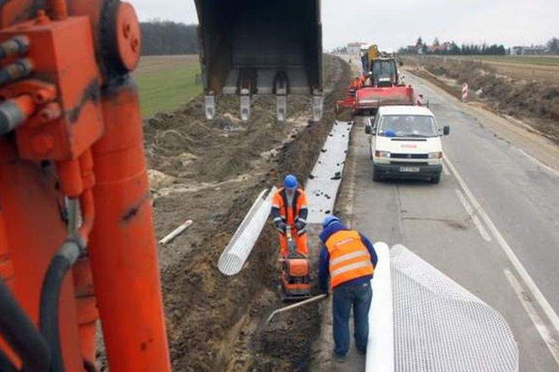 Chciał przekupić inspektorów. Potem im uciekł i pozbył się ładunku Chciał przekupić inspektorów. Potem im uciekł i pozbył się ładunku