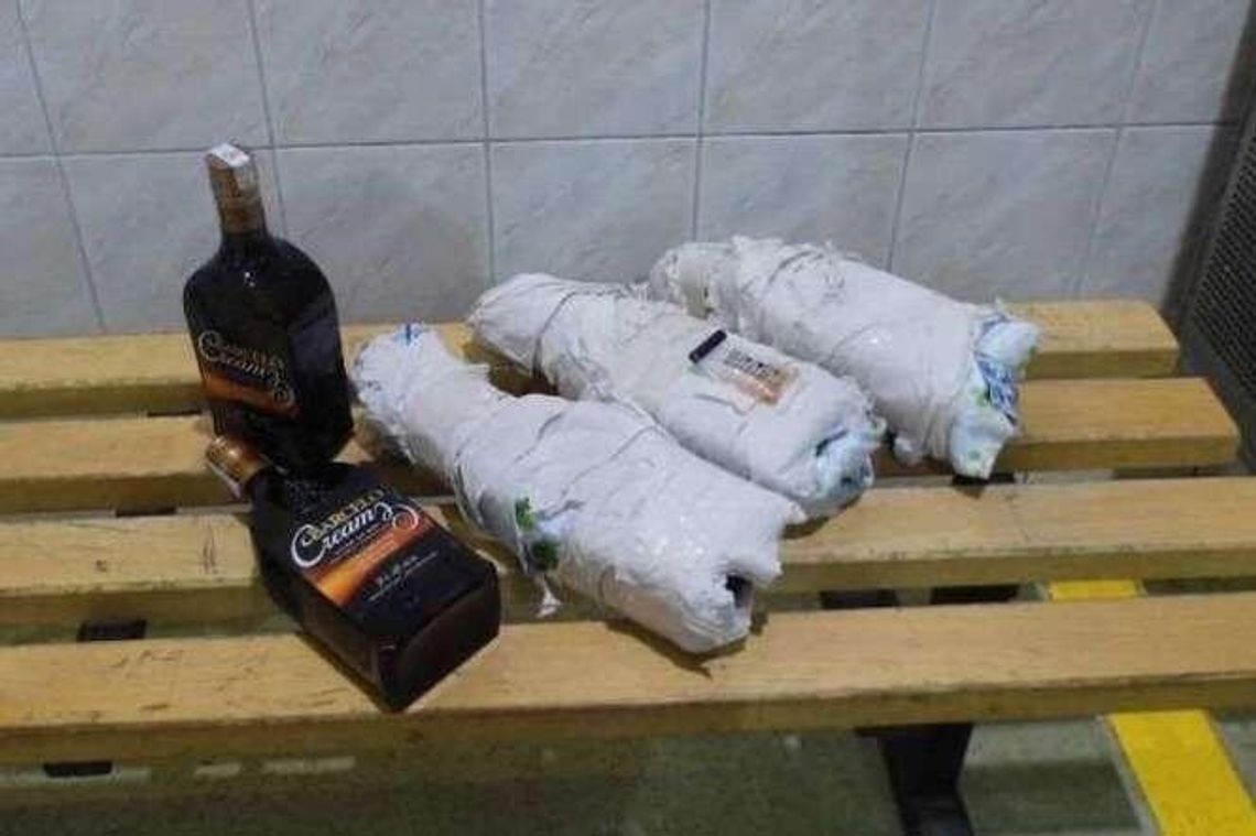 Chciał przemycić ponad 7 kg heroiny w butelkach