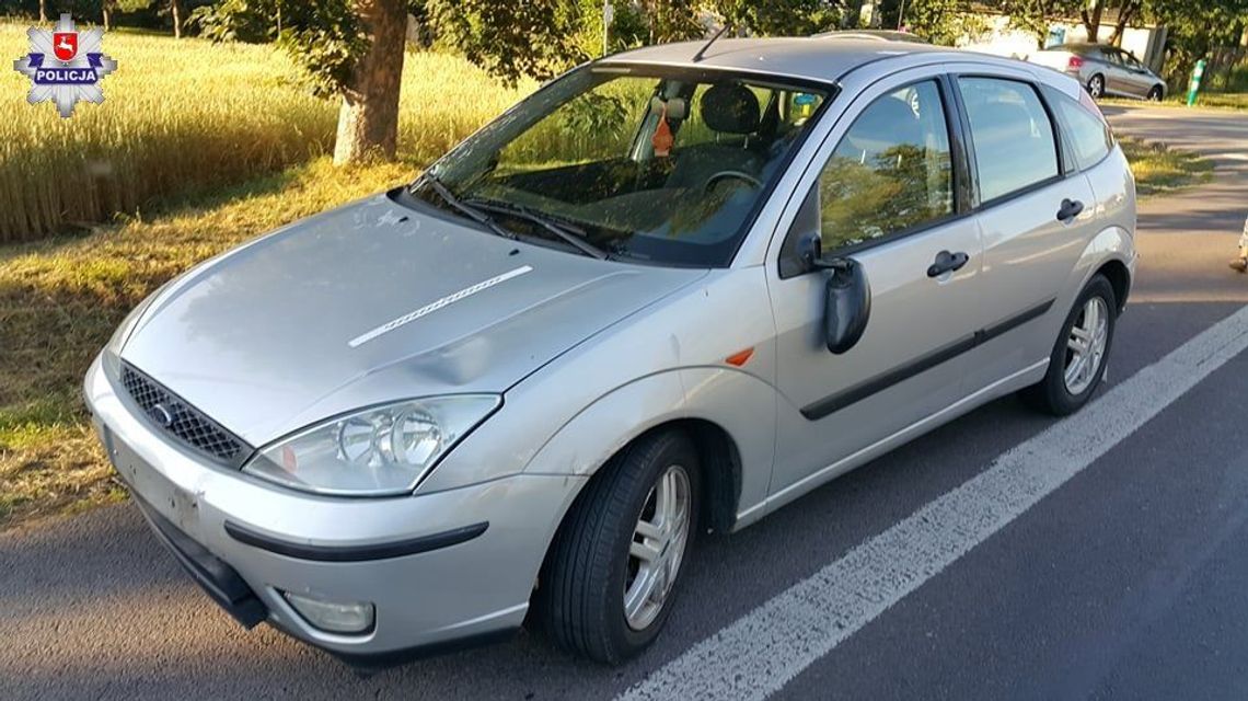 Chciał przeprowadzić rower przez jezdnię, wszedł pod jadący samochód. Ciężkie obrażenia