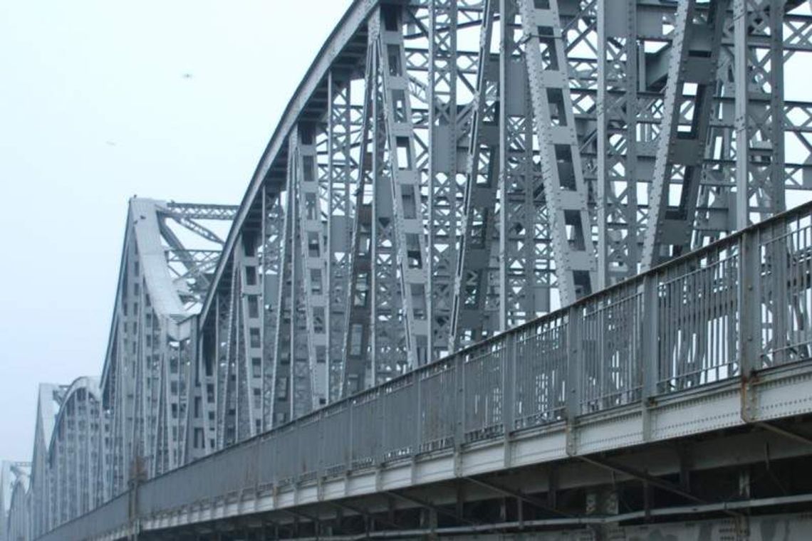 Chciał skoczyć z mostu do Wisły