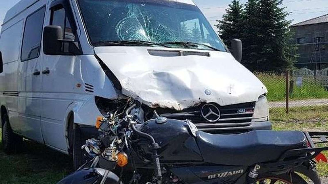 Chciał wyprzedzić motocyklistę, ale go potrącił. 30-latek zmarł w szpitalu 
