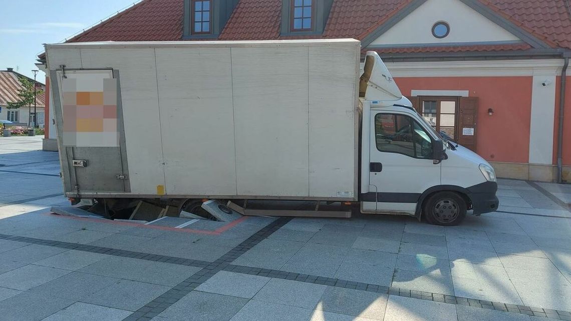 Chciał zaoszczędzić na czasie, uszkodził fontannę na Rynku