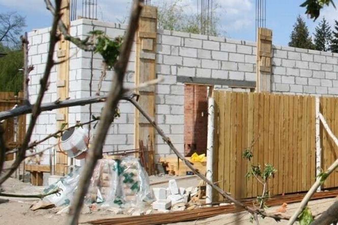 Chciał zbudować dom. Lasu na działce nie ma, ale zapłacić trzeba