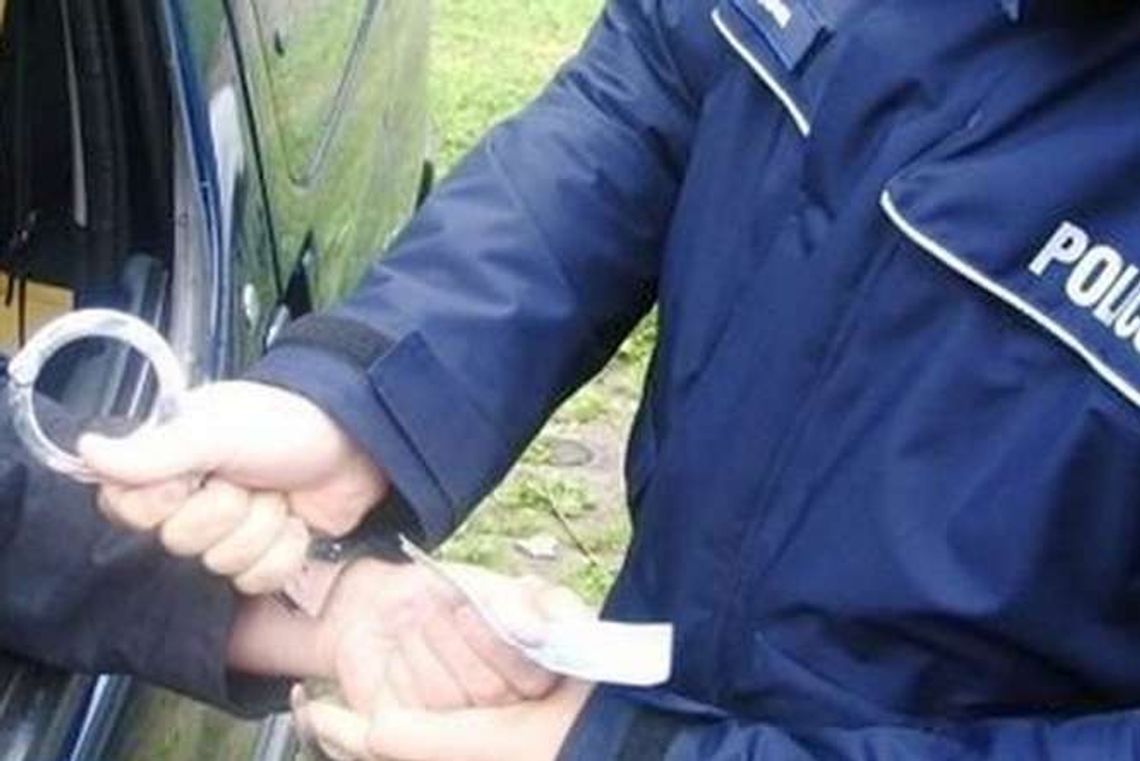 Chciał żeby policjanci podwieźli go do bankomatu Chciał żeby policjanci podwieźli go do bankomatu