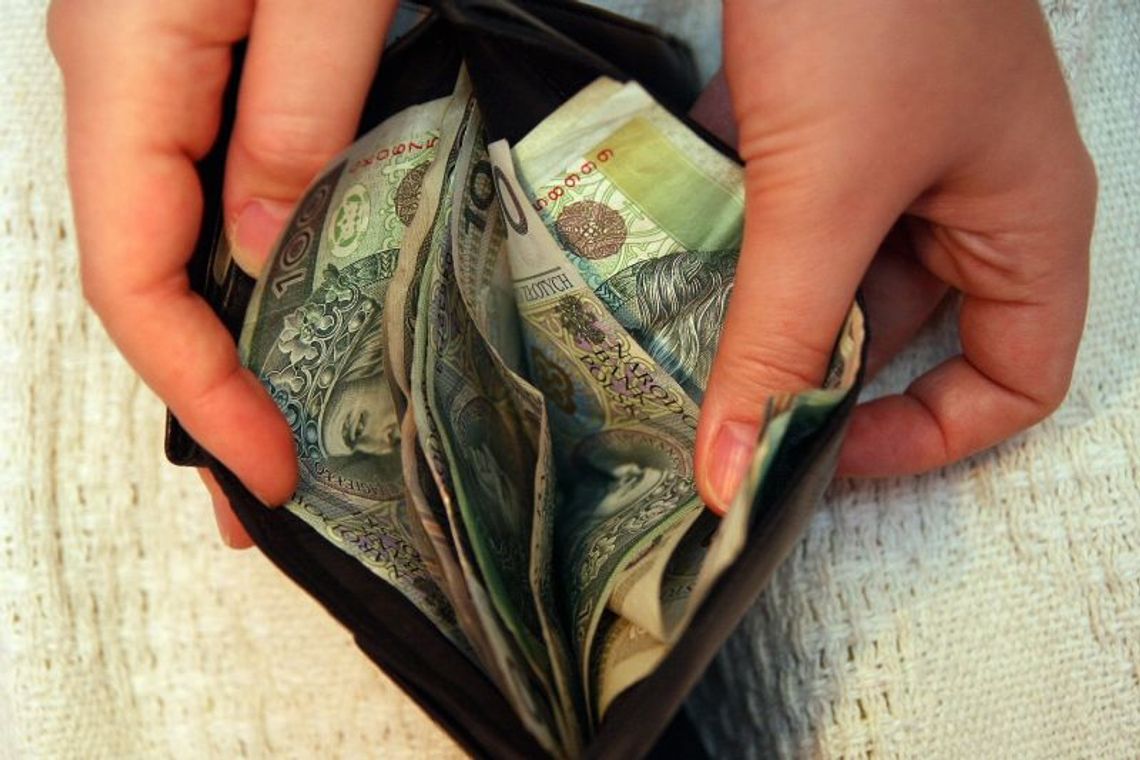 Chciała pożyczyć pieniądze. Straciła 1600 zł