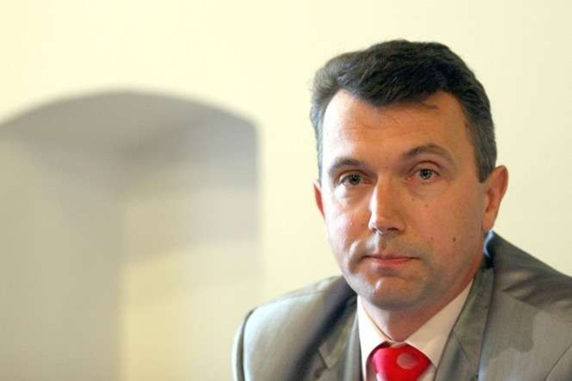 Chciała zwolnić pracownika za alkohol, marszałek zabronił. Szukają nowego dyrektora?