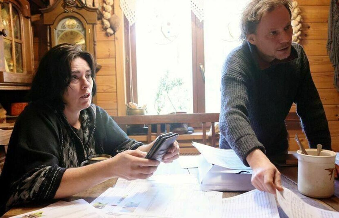 Chcieli zaoszczędzić, więc założyli panele. Teraz dostają „faktury grozy”