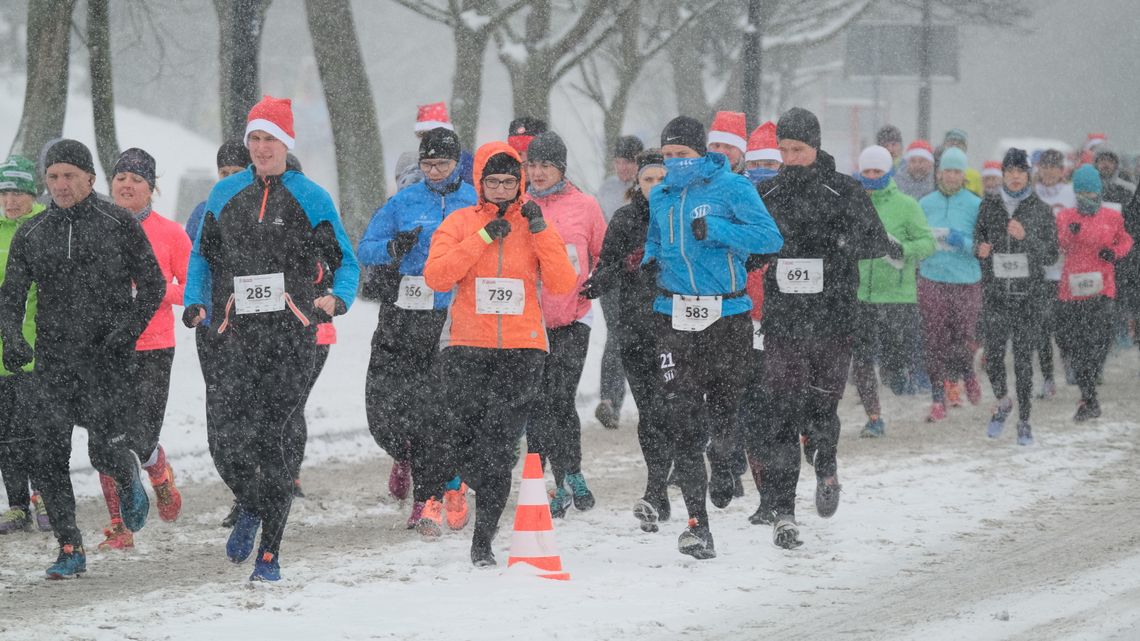 Chęć na pięć w Lublinie. Biegacze nie przestraszyli się śniegu [zdjęcia]