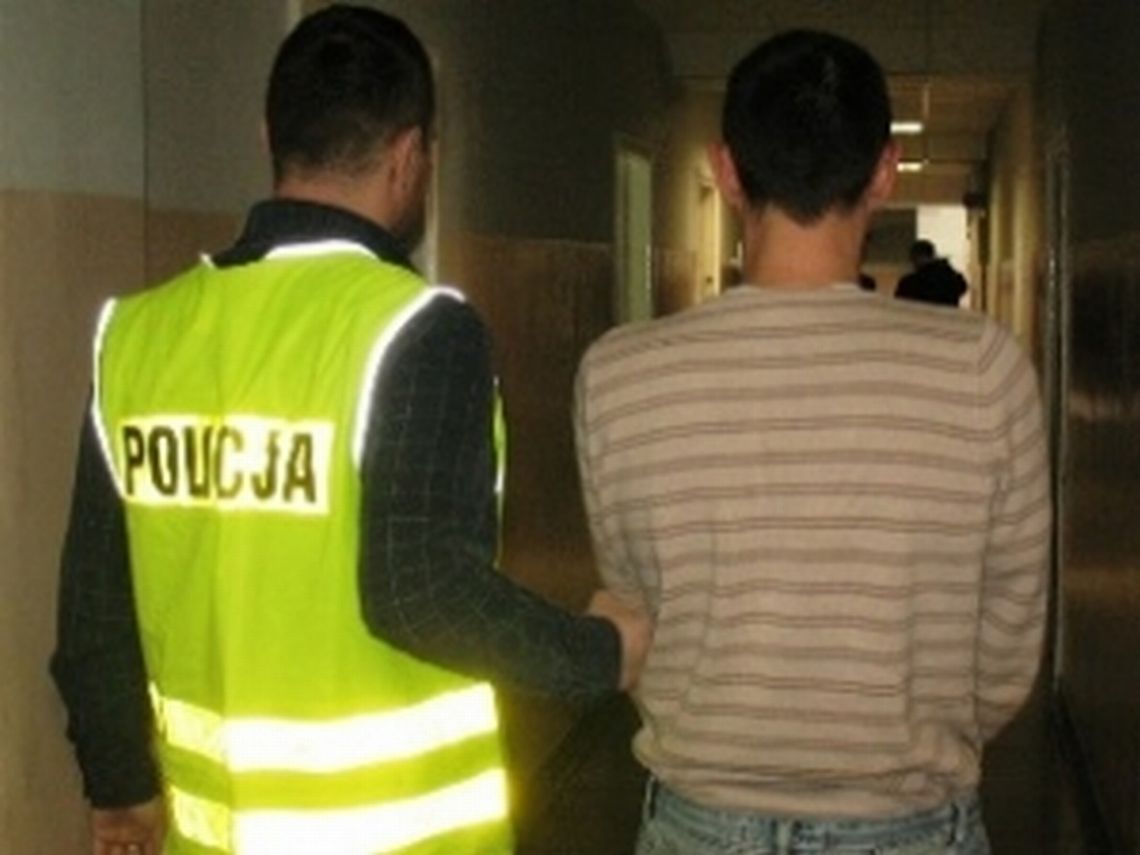 Chełm: Brutalny złodziej uderzył ekspedientkę i wykręcił jej rękę