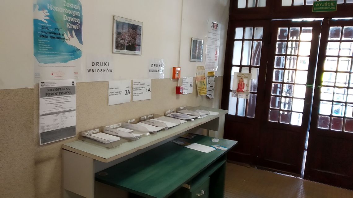 Chełm. Były kolejki, będą numerki. W miejskim wydziale komunikacji ruszył sezon urlopowy Chełm. Były kolejki, będą numerki. W miejskim wydziale komunikacji ruszył sezon urlopowy