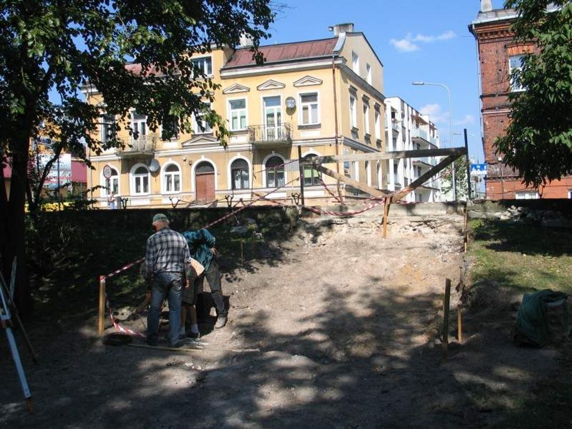 Chełm: Do parku miejskiego po granitowych schodach