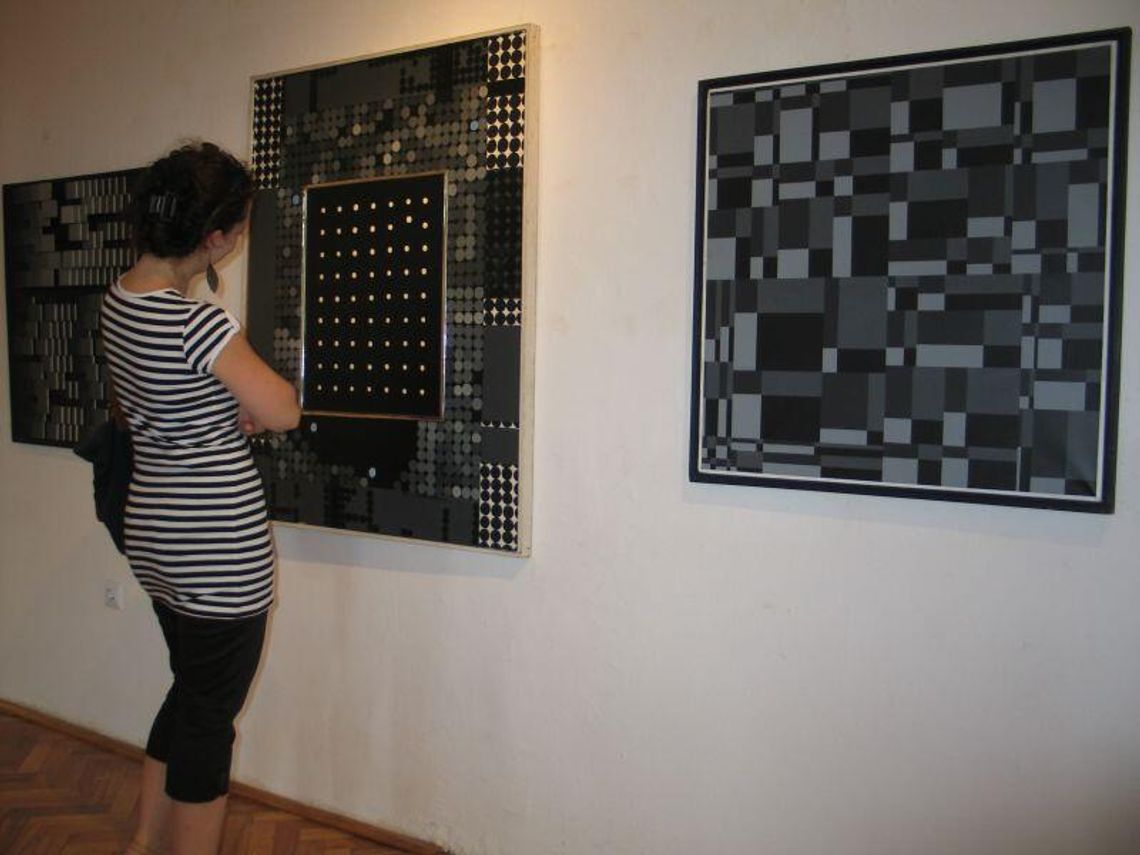 Chełm: Jubileusz Galerii 72 w bielach, czerniach i szarościach