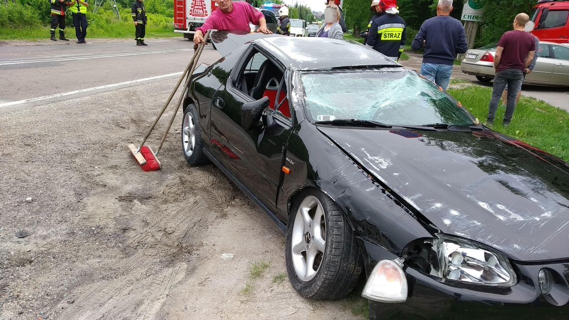 Chełm: Kierowca forda wymusił pierwszeństwo, honda dachowała