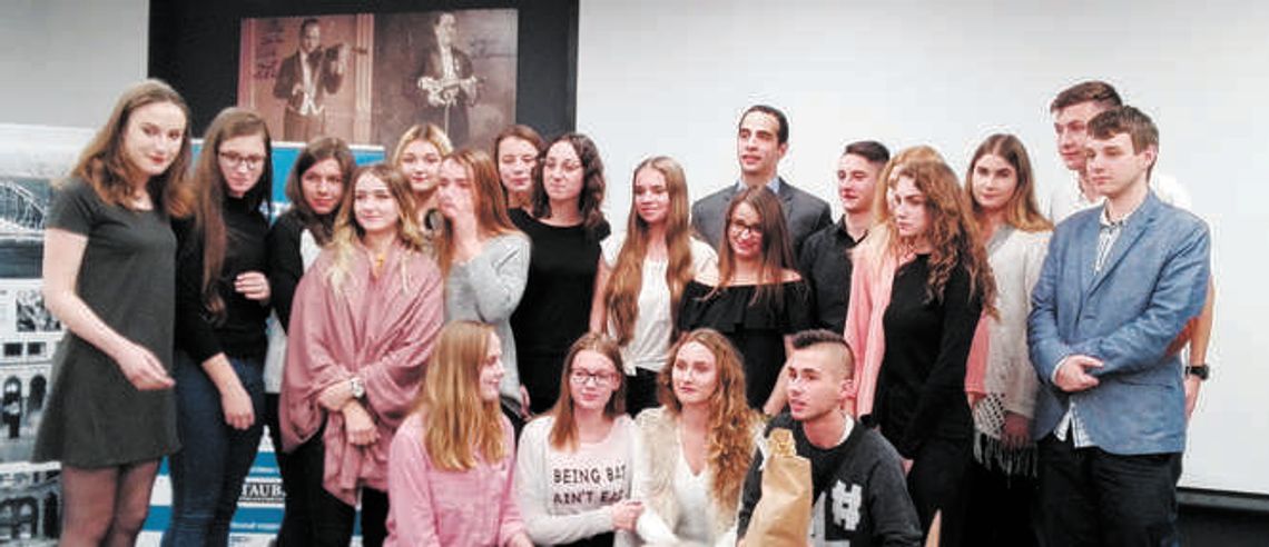 Chełm: Licealiści i ich spacerownik po żydowskim mieście Chełm: Licealiści i ich spacerownik po żydowskim mieście