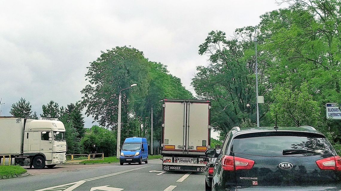 Chełm. Miasto całkowicie zakorkowane. Przez remonty i ciężarówki