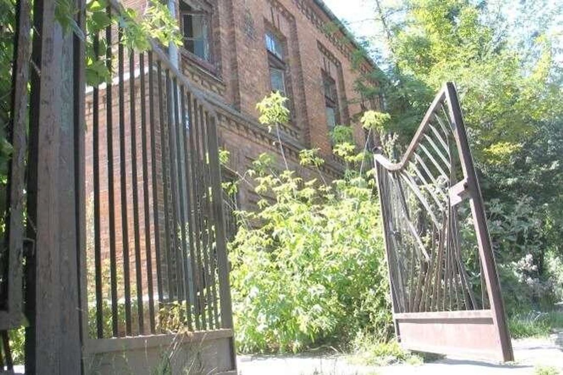 Chełm: Miasto pozbywa się budynków. Do kupienia m.in. dawna hala produkcyjna