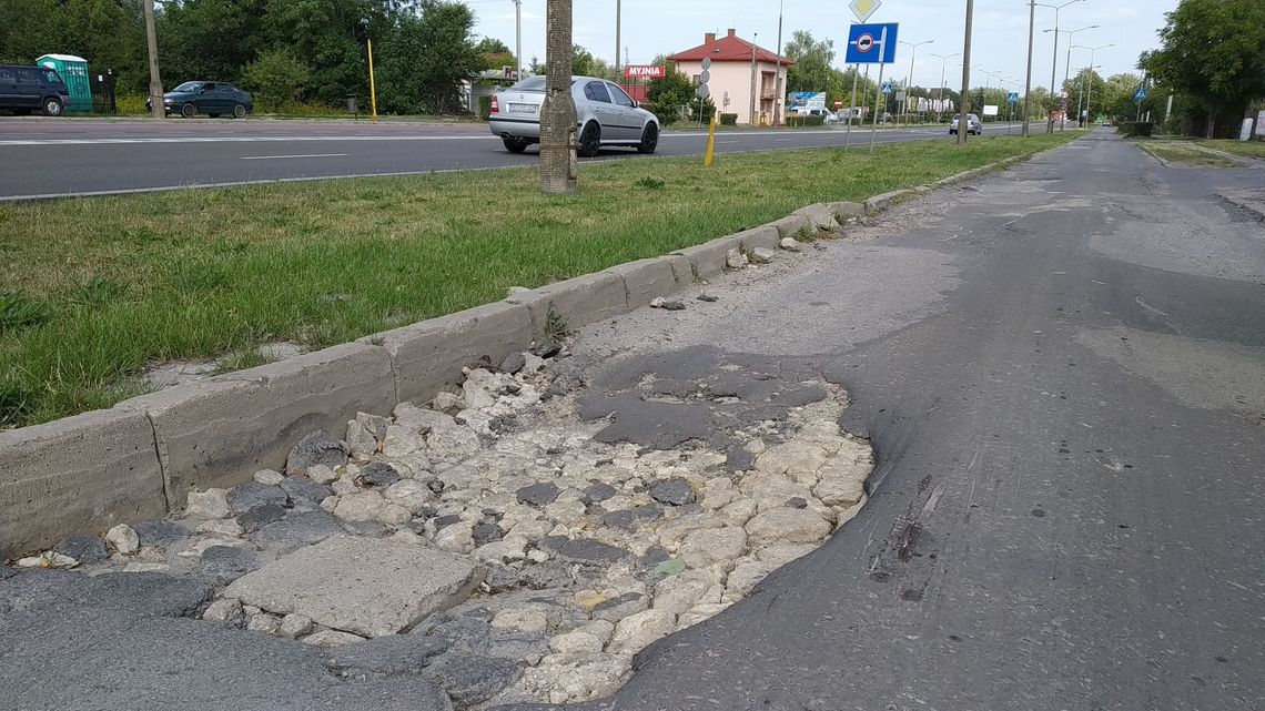 Chełm: Na dojazdówce mają dziury jak kratery, a miasto ogłosiło koniec remontów