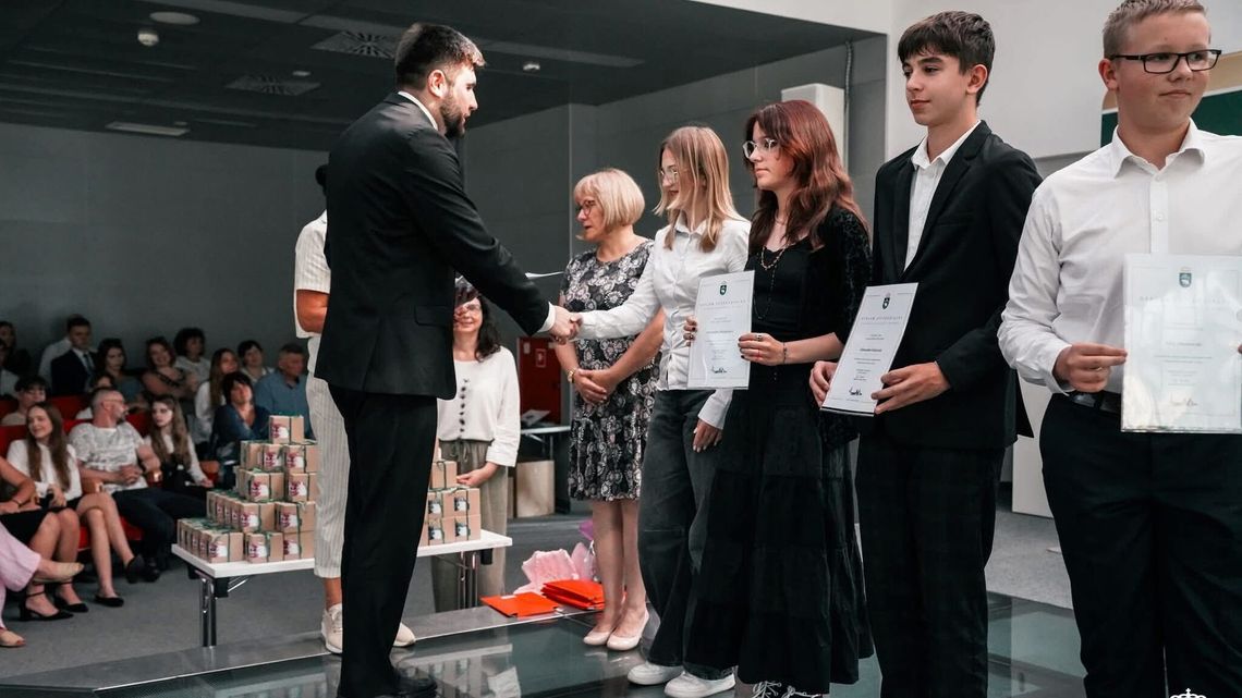 Chełm nagradza talenty. 213 uczniów ze stypendiami prezydenta Chełm nagradza talenty. 213 uczniów ze stypendiami prezydenta
