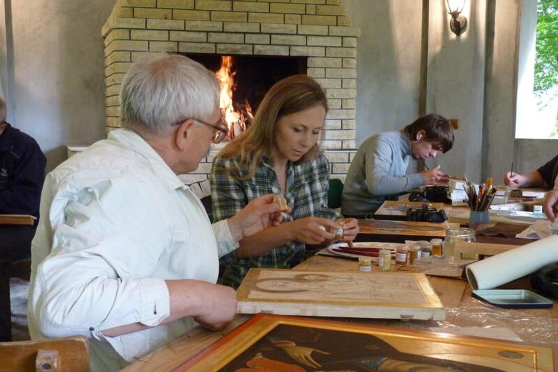 Chełm: Patroni Polski i Ukrainy w Galerii Atelie. Poplenerowa wystawa ikonopisów