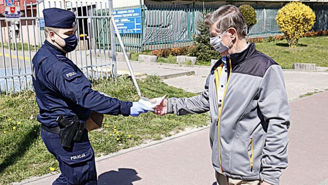 Chełm: Policja w sklepach i galeriach handlowych. Sprawdza, czy ludzie noszą maseczki