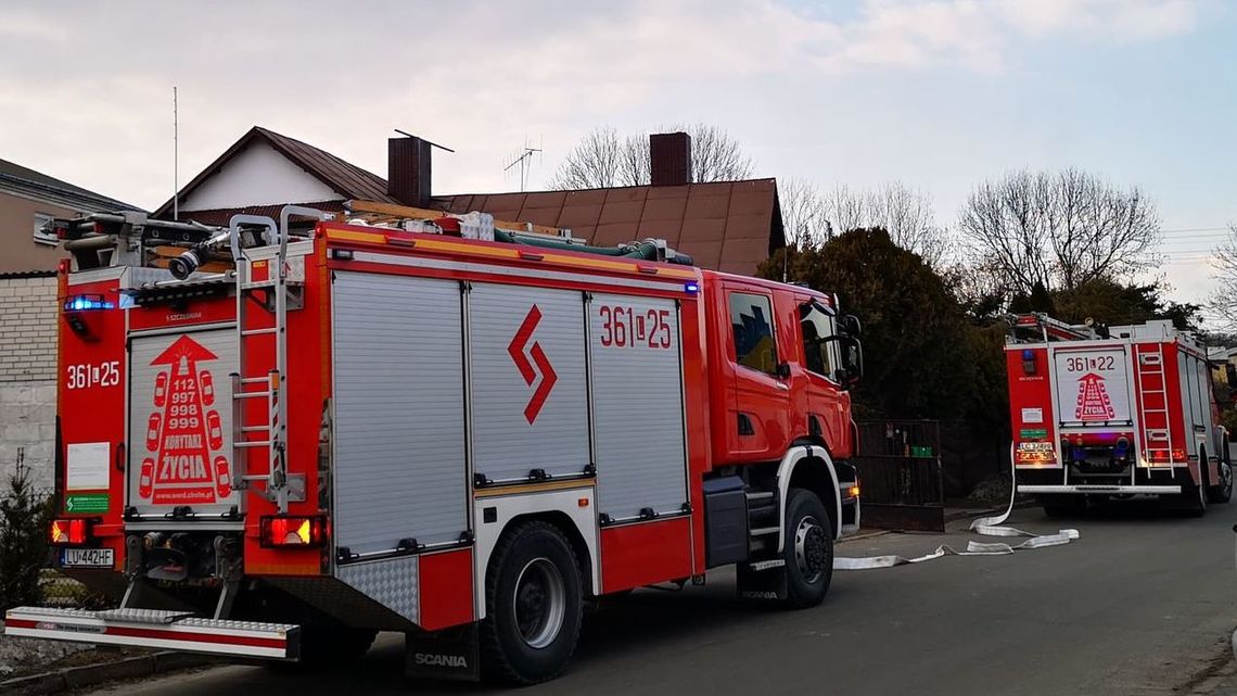 Chełm. Pożar sadzy w kominie domu przy ul. Piramowicza