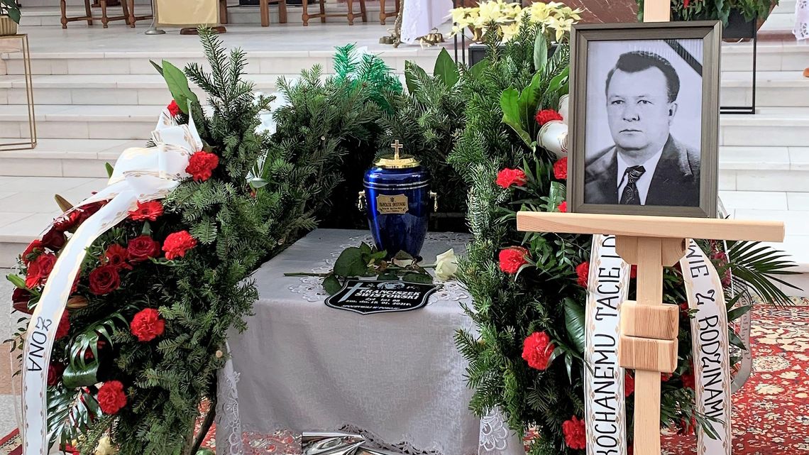 Chełm: Pożegnali nauczyciela i mentora. Pogrzeb Franciszka Świstowskiego