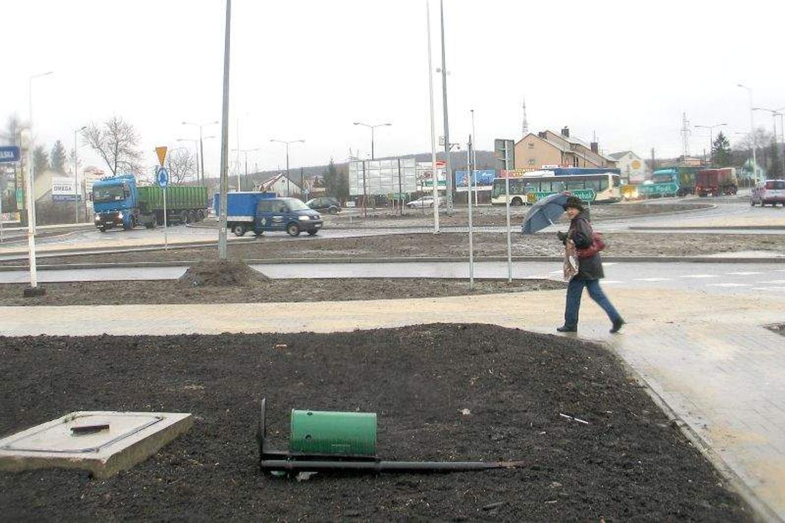 Chełm: Rondo Dmowskiego już po przebudowie. Kara za opóźnienie Chełm: Rondo Dmowskiego już po przebudowie. Kara za opóźnienie