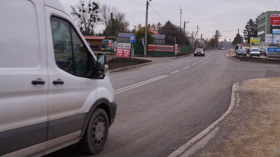 Chełm: Skończyli remont ul. Okszowskiej. Wreszcie jest bezpieczny chodnik