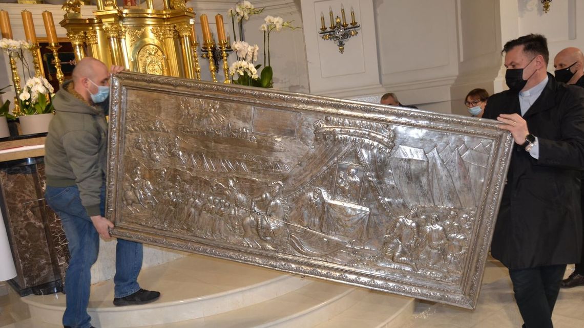 Chełm: Srebrne antepedium z ołtarza bazyliki trafiło do renowacji