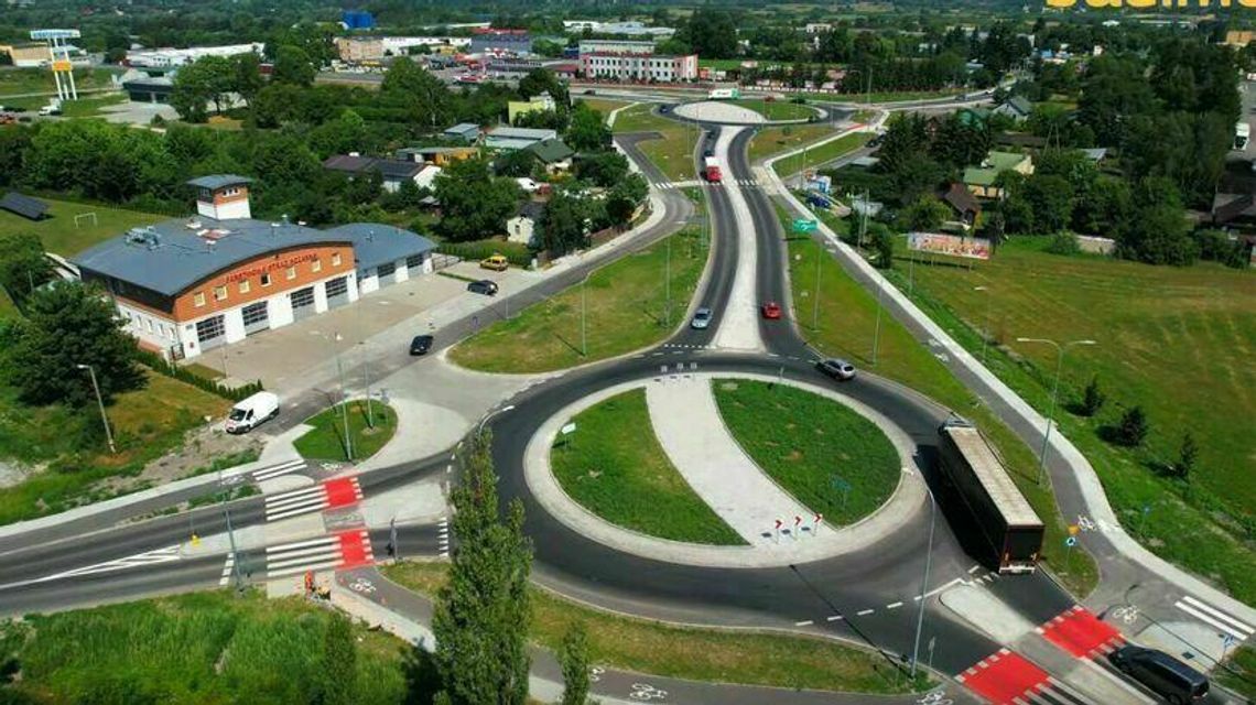 Chełm "strzeli" sobie neon, żeby inni "strzelali" zdjęcia