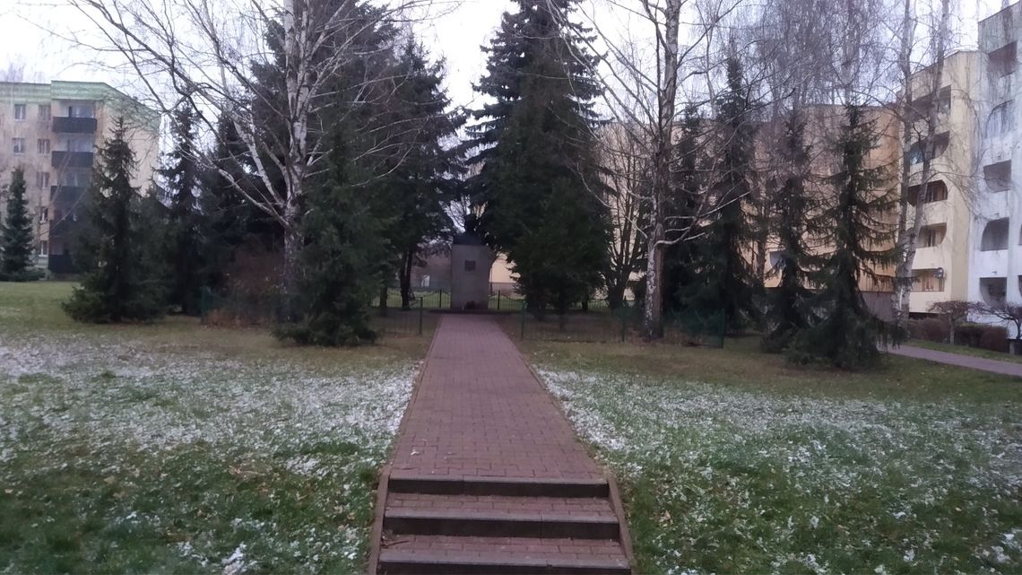 Chełm: Szkoła stara się o pomnik patrona. Jednak nie ma kto go przenieść