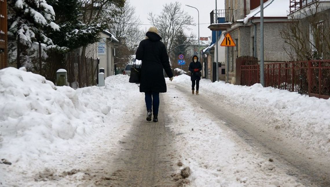 Chełm. Taksówkarz uderzył przechodnia lusterkiem i odjechał