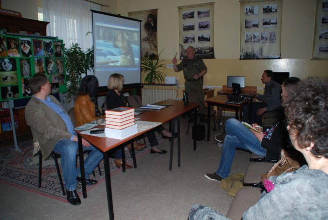 Chełm: W IV LO uczą młodzież dobrze traktować zwierzęta Chełm: W IV LO uczą młodzież dobrze traktować zwierzęta