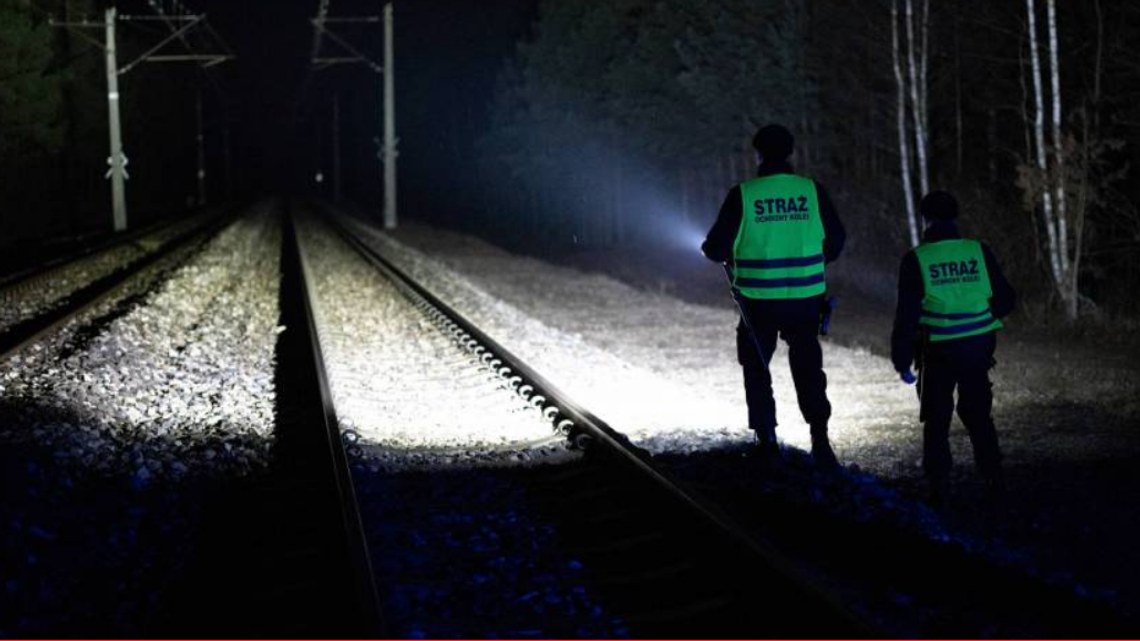 Chełm. Wypatrzył człowieka leżącego na torach. Pomoc przyszła w ostatniej chwili Chełm. Wypatrzył człowieka leżącego na torach. Pomoc przyszła w ostatniej chwili