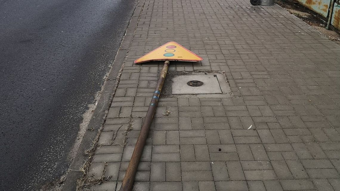 Chełm: Wziął sprawy w swoje ręce i złamany znak odwiózł drogowcom na bazę