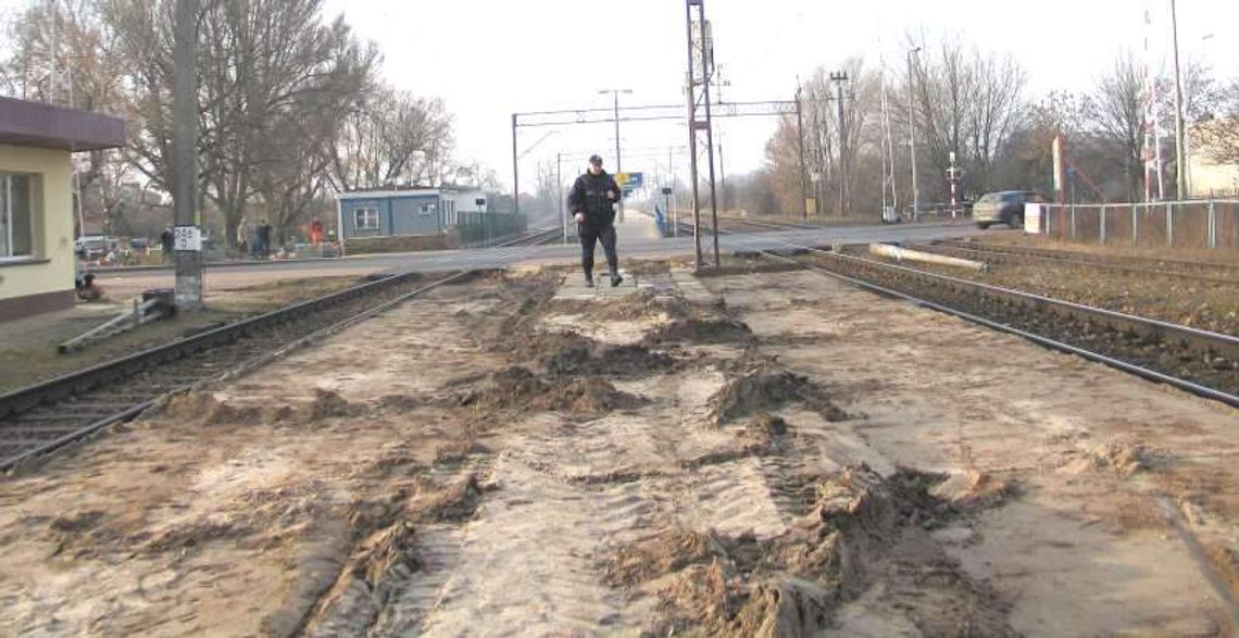 Chełm: Z peronu zrobiło się torowisko Chełm: Z peronu zrobiło się torowisko