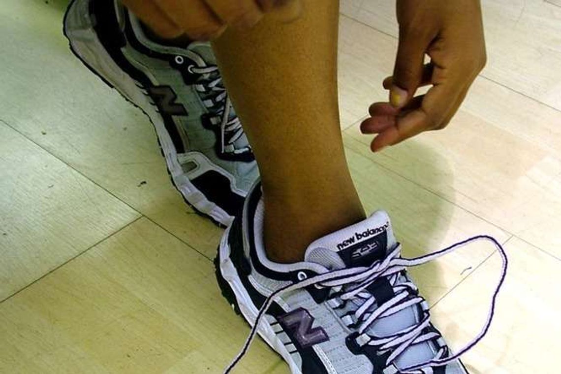 Chełm: Złodziej w markecie. Włożył nowe buty, zostawił stare Chełm: Złodziej w markecie. Włożył nowe buty, zostawił stare