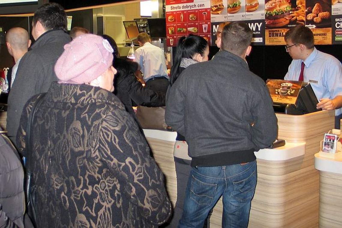 Chełmianie szturmują McDonalda. "Taki tłum, że pojechaliśmy do Zamościa" Chełmianie szturmują McDonalda. "Taki tłum, że pojechaliśmy do Zamościa"