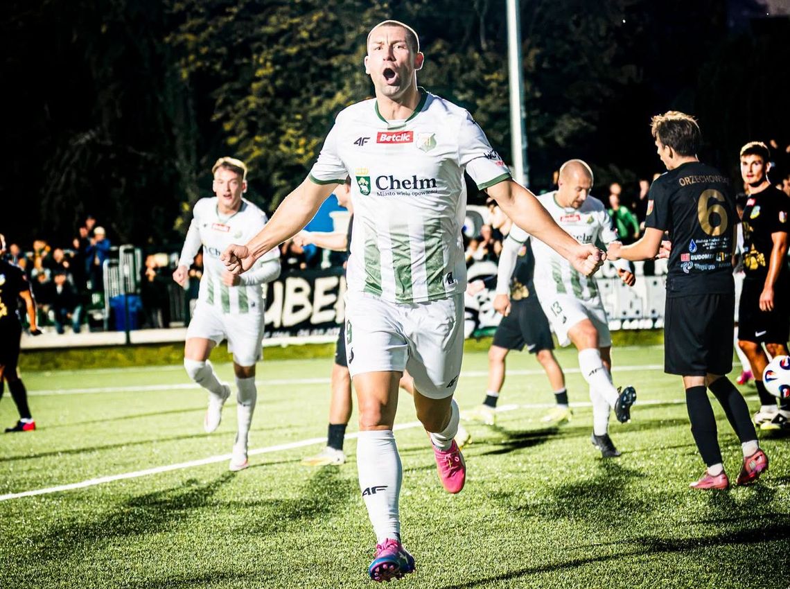 Chełmianka ma już siedem punktów przewagi, wyniki i tabela Betclic III ligi