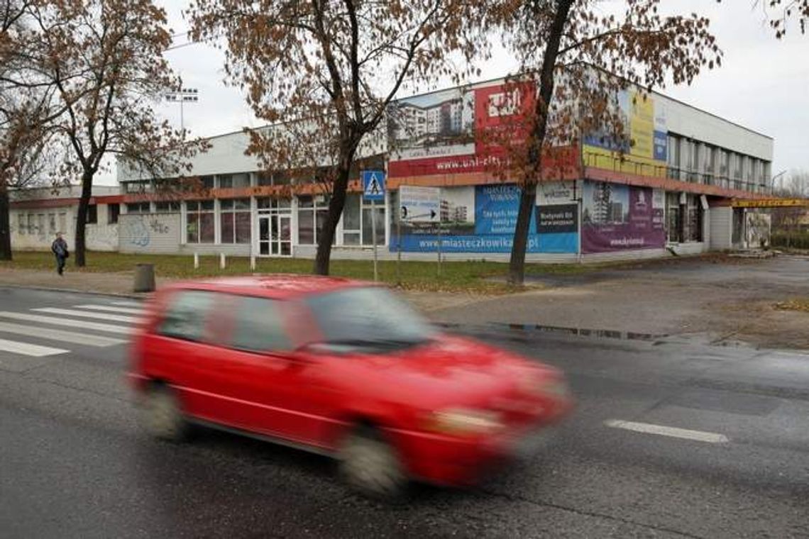 Chętnych brak, ale cena wciąż taka sama. Miasto wreszcie sprzeda pawilon przy Al. Zygmuntowskich?