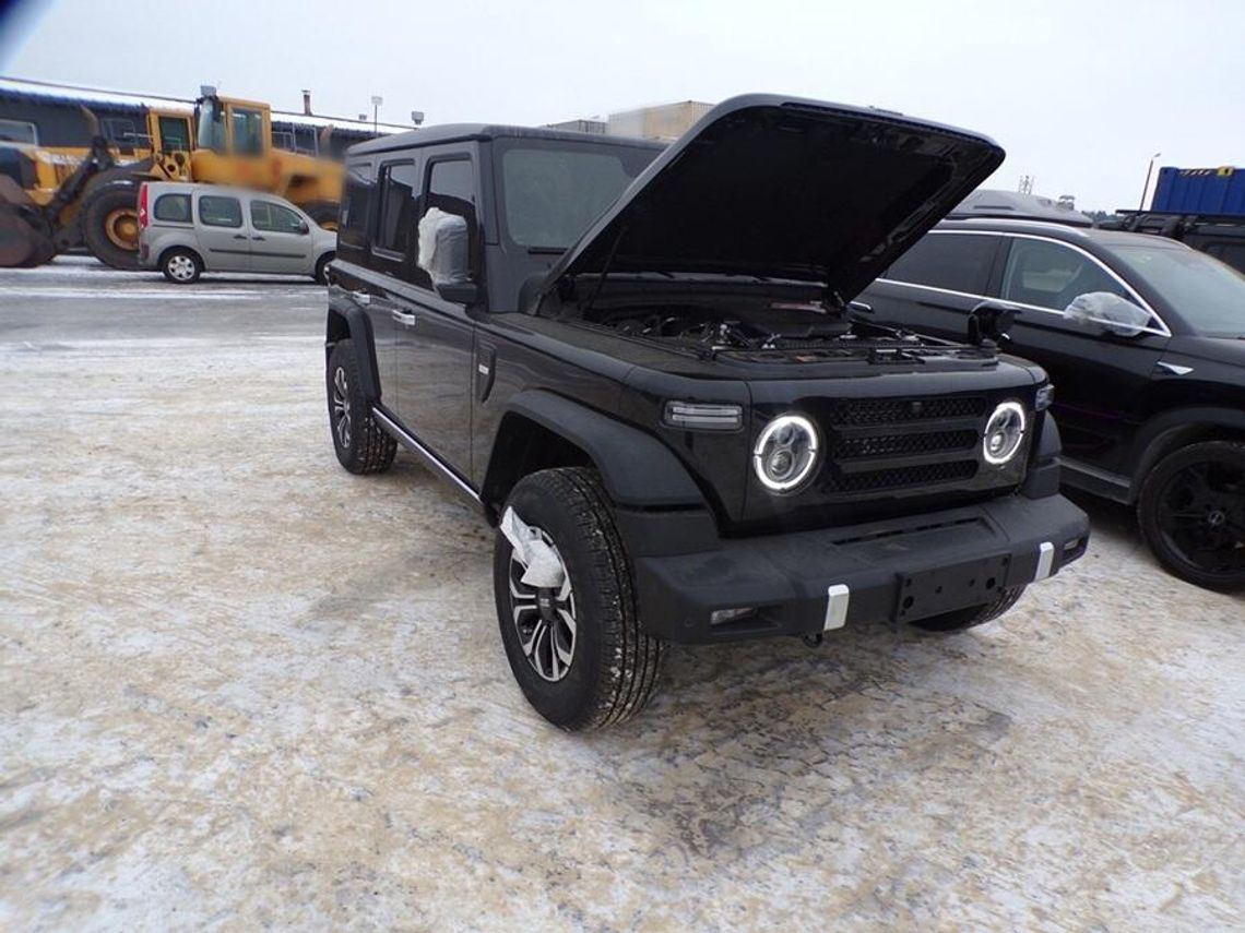 Funkcjonariusze Służby Celno-Skarbowej w Małaszewiczach zatrzymali 15 chińskich samochodów z brakującymi dokumentami homologacyjnymi.