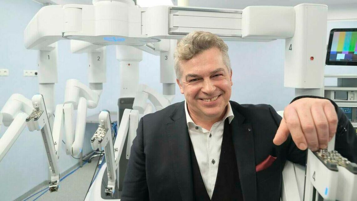 Chirurg i robot, czyli przedłużenie jego ręki. Od dziś takie operacje w Lublinie