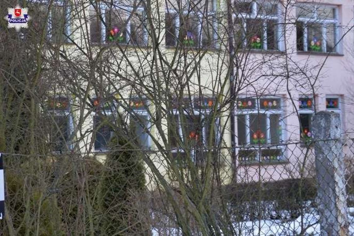 Chłopcy włamali się do zamkniętej szkoły Chłopcy włamali się do zamkniętej szkoły